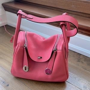 Lindy 26 Hermes Togo leather Rose Azalea Pink shoulder bag